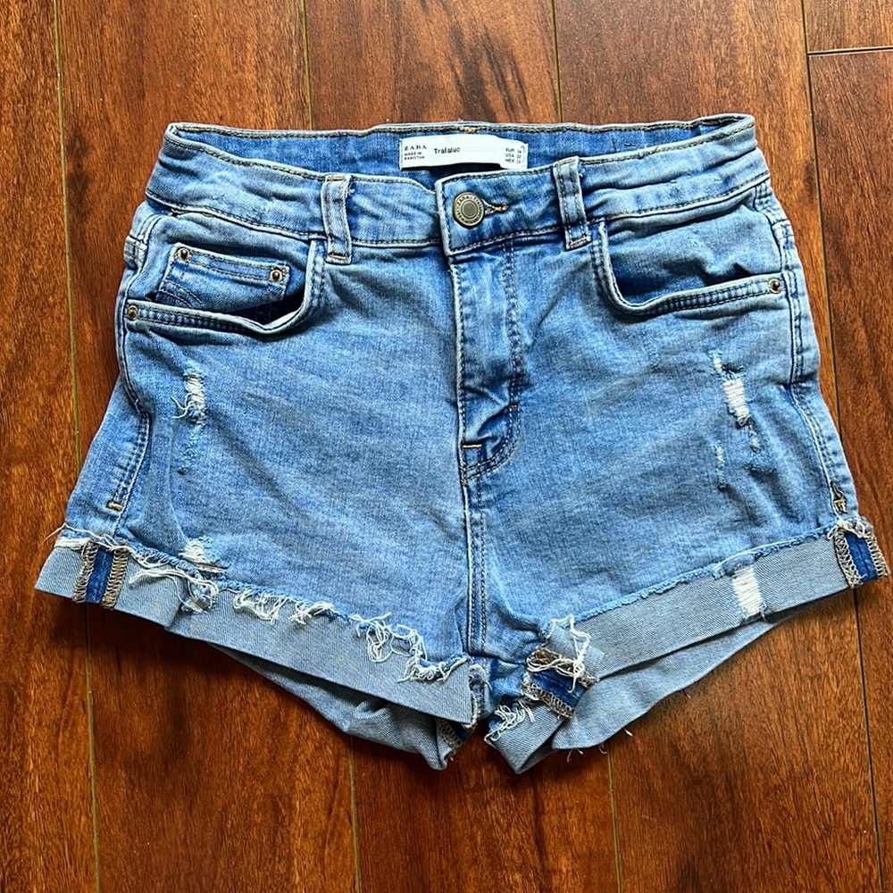 Zara Distressed Denim Trafaluc Shorts Women’s Size 2 Light Blue